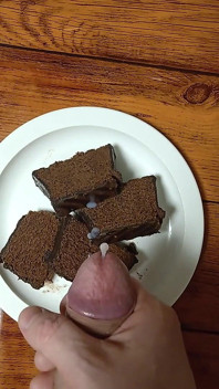 Kek coklat dengan air mani