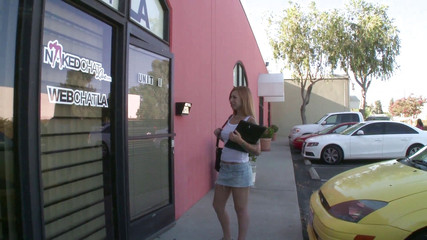 Xtime Network: Tetovaná zrzavá holka jezdí na tuhém ptákovi, dokud se nevystříká...