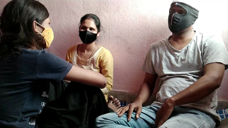 HousewifeGeeta: सौतेली बहन और सबसे अच्छे दोस्त के साथ तीन लोगों वाली चुदाई सेक्स हिंदी ऑडियो