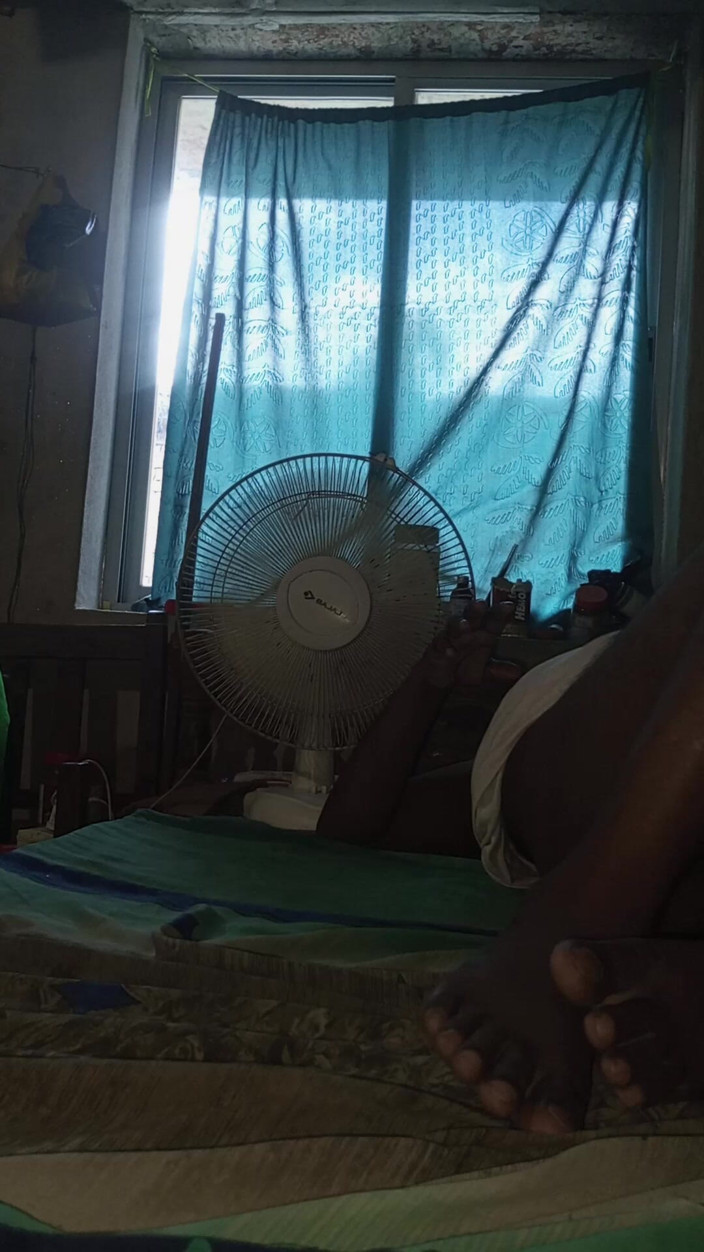 Auntixxx69: Video seks lengkap tante seksi lagi asik dientot habis-habisan - audio...