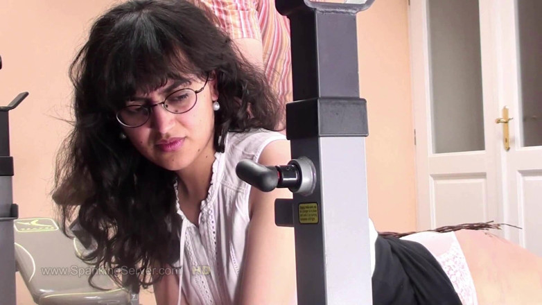 Spanking Server: Yasmeena birch