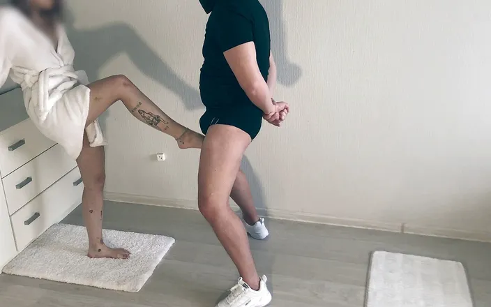 Amateur_fetish: Teen ballbusting 1 | angle 2