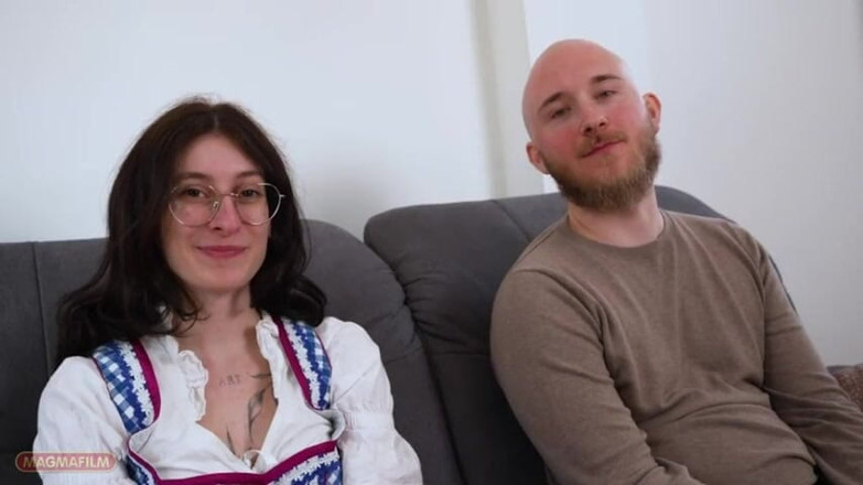 Pro Amateur by Magmafilm: Emma laisse les lunettes allumées tout en éjaculant au visage