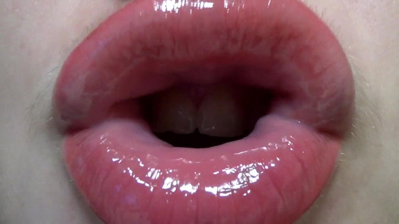 Goddess Misha Goldy: Lips fetish! Kissing! Lips gloss!