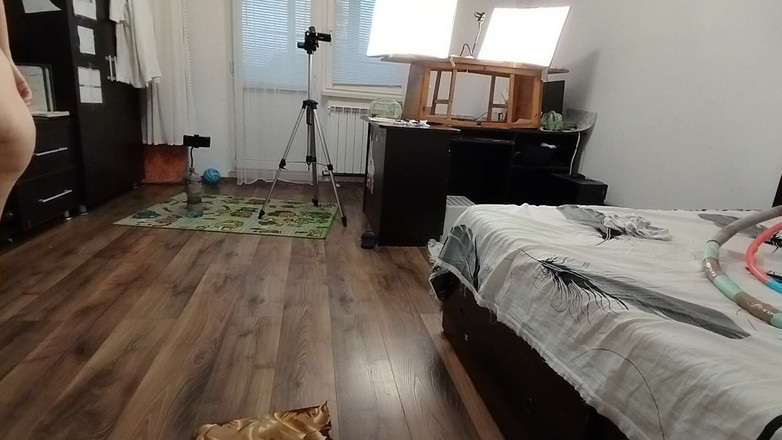 Mirsur: Sexy Moglie Si Allena a Casa Nuda.