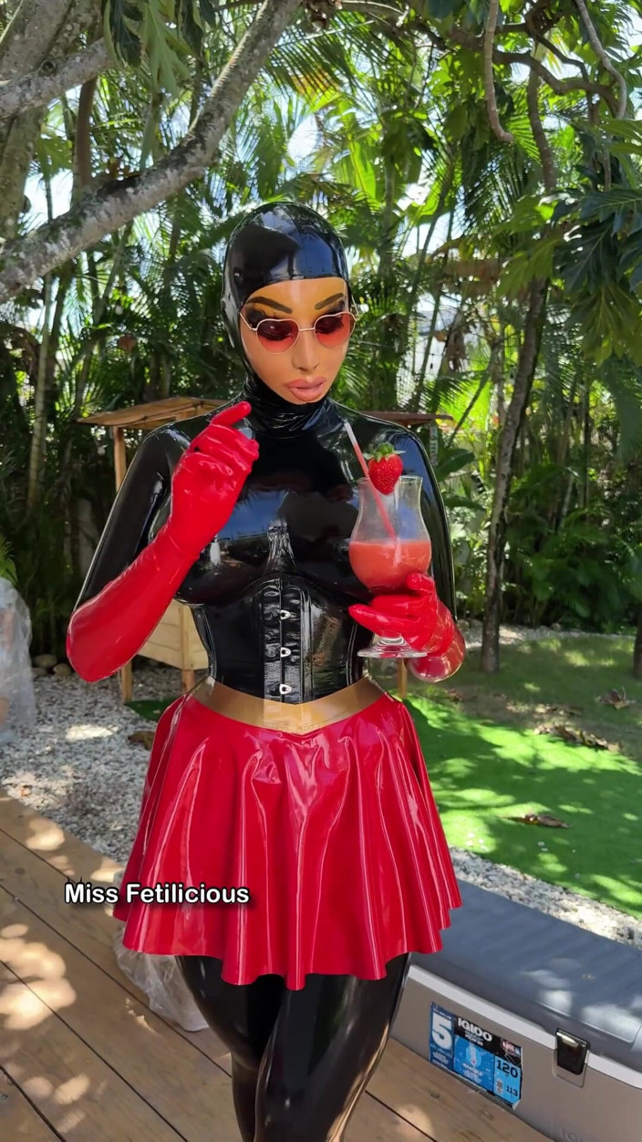 Miss_Fetilicious: Wearing Full Latex in the Caribbean Heat Can Be Very...