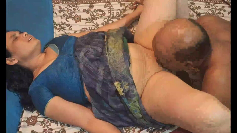Sexy sindu: Hintli güzel köylü evli kadın erkek arkadaşıyla ateşli seks yapıyor