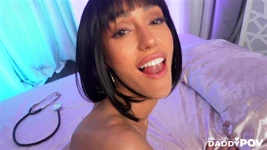 Christina Sage får sina små bröst kontrollerade av den stygga läkaren