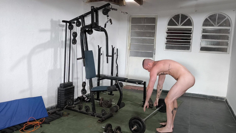 carmonaoficial: Carmona entrenando desnudo