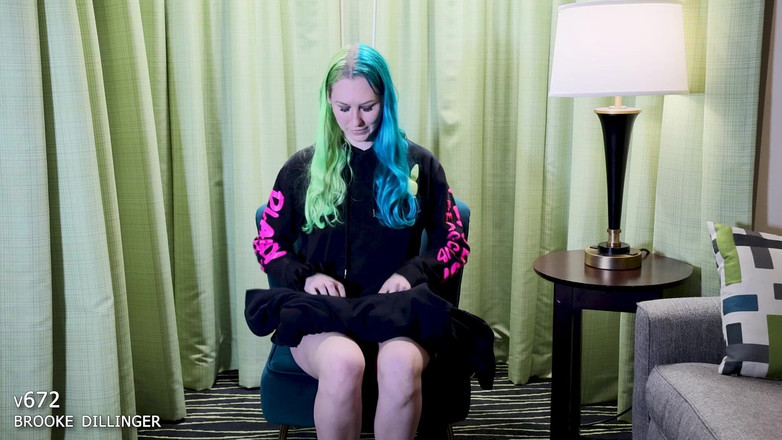 Brooke Dillinger: V672 あなたがお尻を伸ばすのを見ている