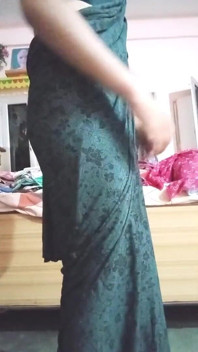 Indian Gay Crossdresser Gaurisissy Looking Hot in Black Saree