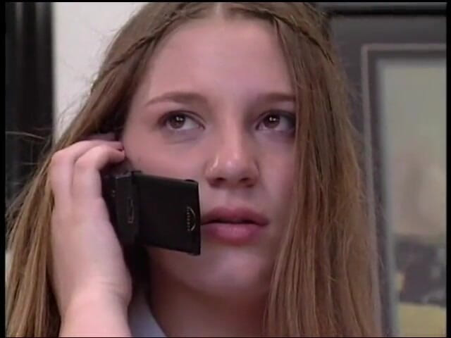 Teen Seduction: La studentessa del college si gode un bel culo in...