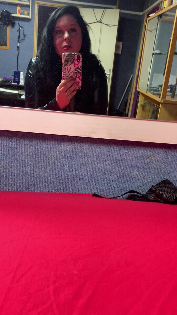 Maitresse Clara: この地下牢の扉を開ける