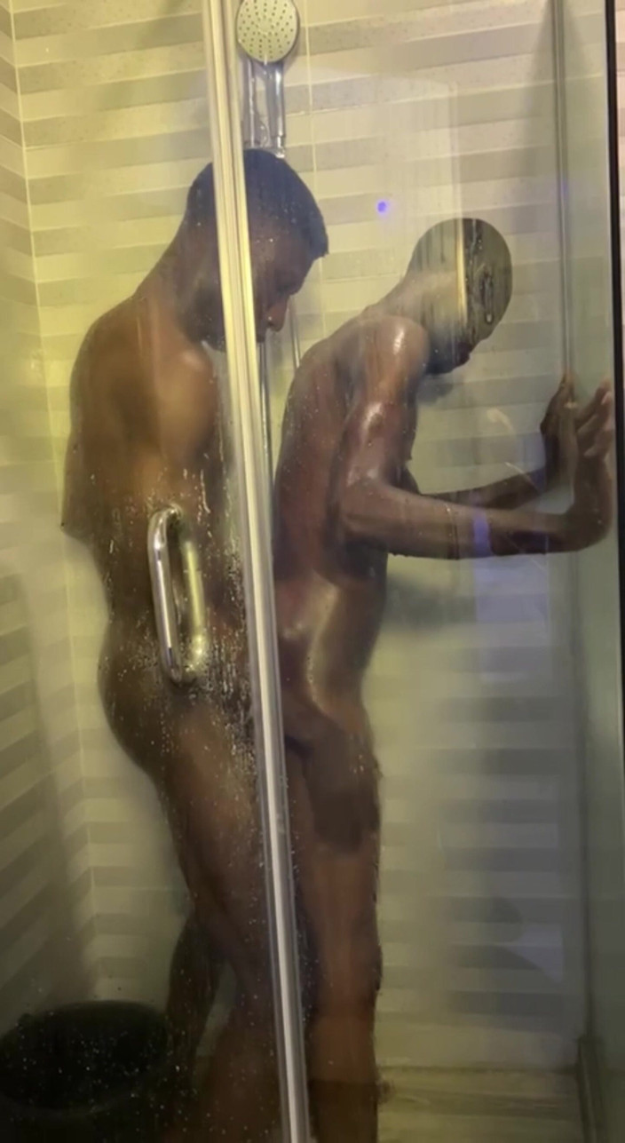 Iamsammy282: È iniziato e finisce in bagno