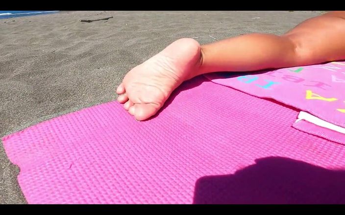 Sexydea: Alertă cu val de căldură: Spectacolul plajei nud sexy a...