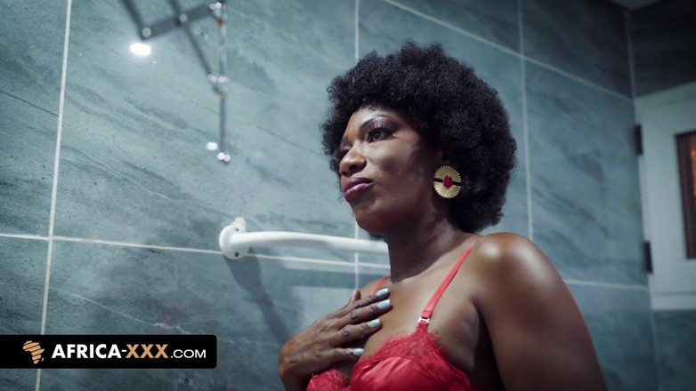Africa-XXX: Solo in der badewanne