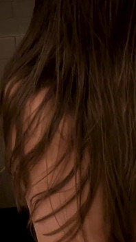 Masturbando-se para a meia-irmã enquanto ela está tomando banho - Hermione Cringe