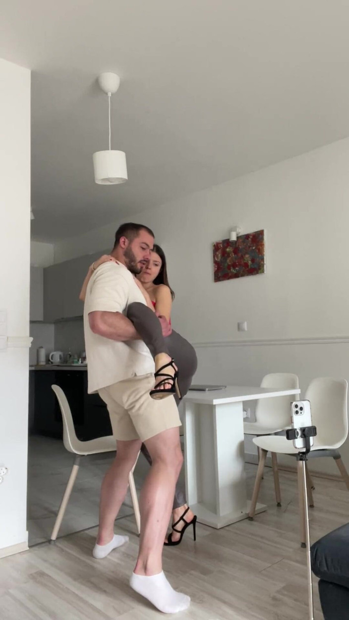 Gina Gerson: Detrás de escena hardcore follando en la mesa con Adam...