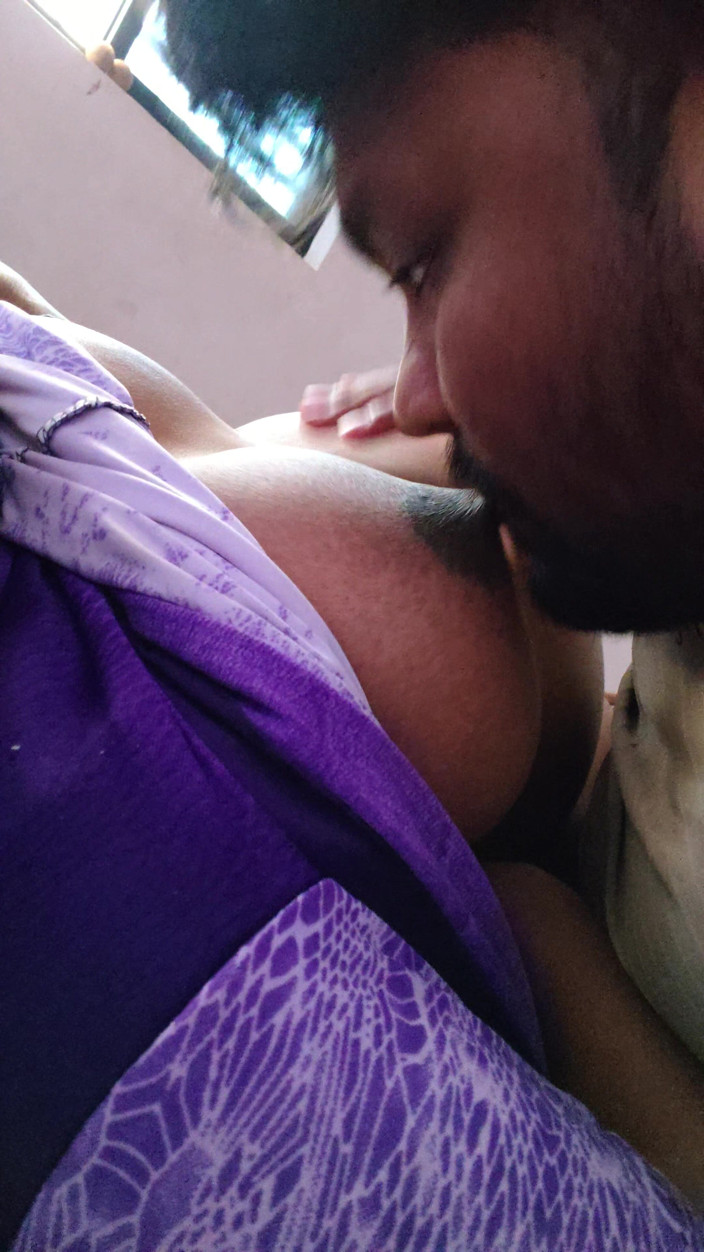 Premi pooja: Pregnancy Mein Bhabhi Ki Boobs Mein Bahot Khujli Ho Rahi...