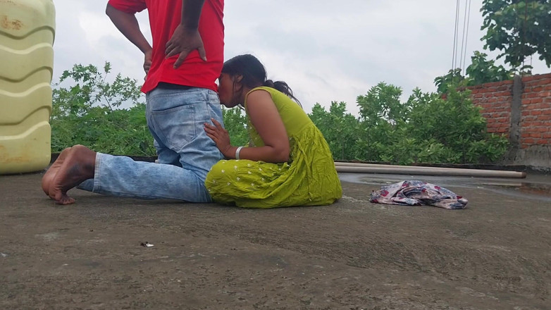 Pooja raniji: Desi Village Young Desi Girl Outside Sex - Girlfriend Coming Near...