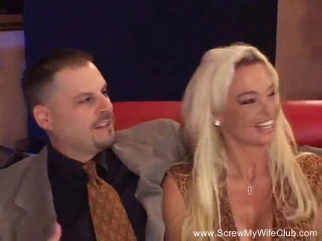Screw My Wife Club: Awek blonde dengan tubuh sempurna dikongkek zakar orang asing