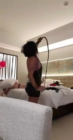 DominaFireOfficial: Sesi femdom sebenar dengan perempuan simpanan DominaFire bahagian 1