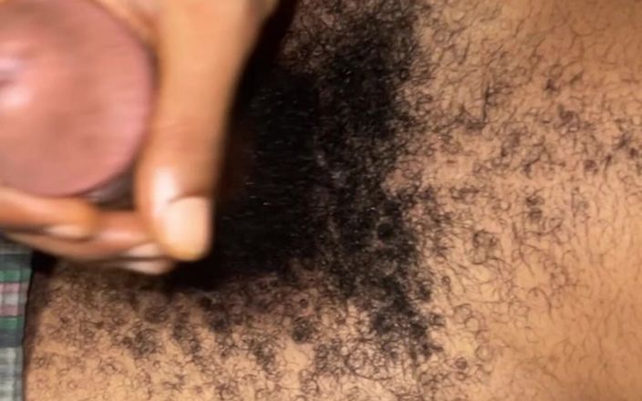 HornyVille Gay: Viendo porno y masturbándose