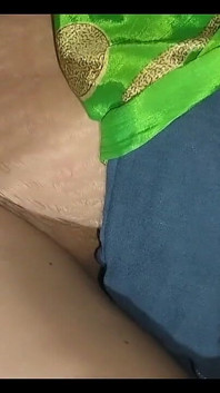 デシ・バービー・キ・ジャムカル・チュダイ・メリ・パトニ・キ・チュダイ