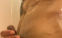 Kimora Creams: 变性女孩用她的小便抚摸她的大鸡巴