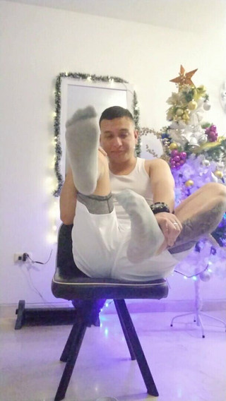 Tomas Styl: Muž dává video svých nohou na Vánoce