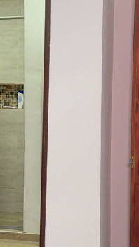 น้องสาวต่างแม่อมให้ฉันอย่างอบอุ่นในห้องอาบน้ําหลังจากขอให้เธออาบน้ําด้วยกัน