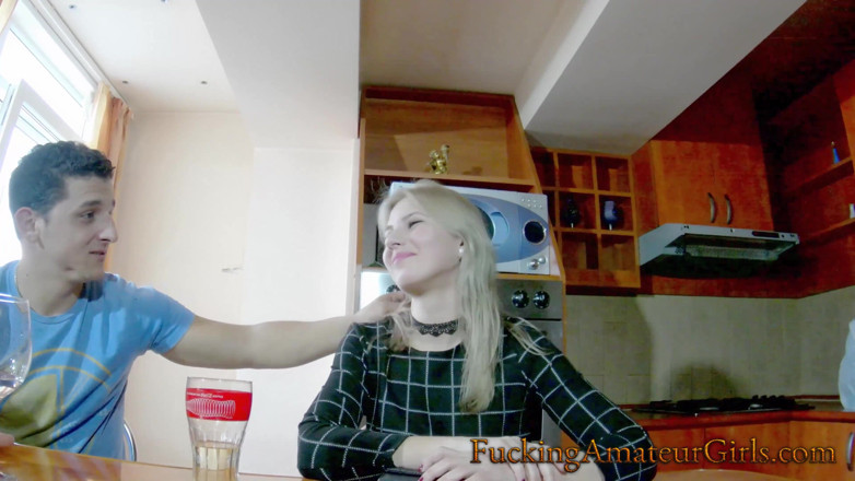 Fucking Amateur Girls: Uległa blondynka długa i szorstka zerżnięta przez dwóch trudnych mężczyzn