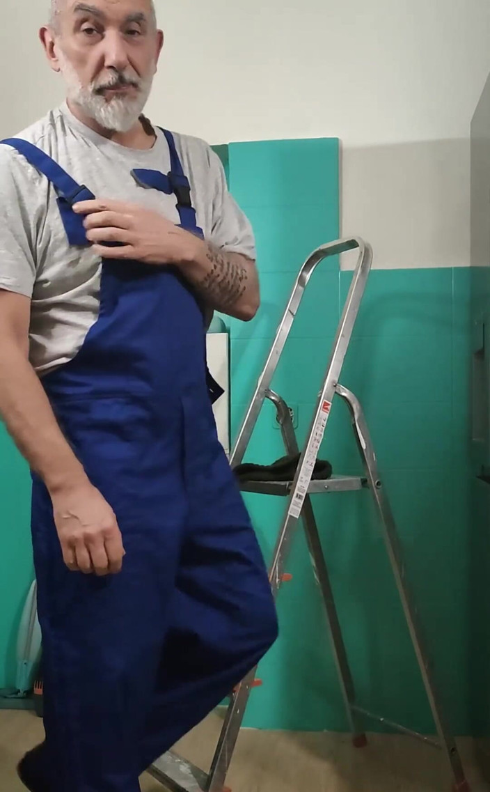 ItaPapiXXL: Mature Big Cock Plumber Is Coming to Fix Your Kitchen