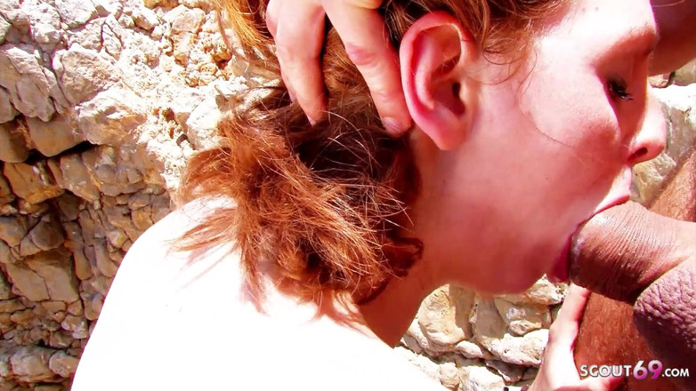 Full porn collection: Doi tipi fut pe plajă milf excitată Leane Fontaine în cur