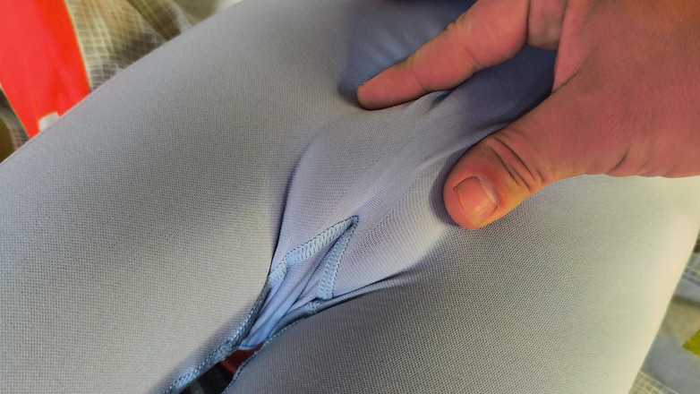 Blondasexy00: Nevlastní bratr se odvážil dotknout se mé panenské kundičky! Sleduje...