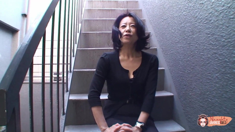 Naughty Japanese Girls: Curva însetată Junko Sakasita este gata să fie futută de bărbatul...