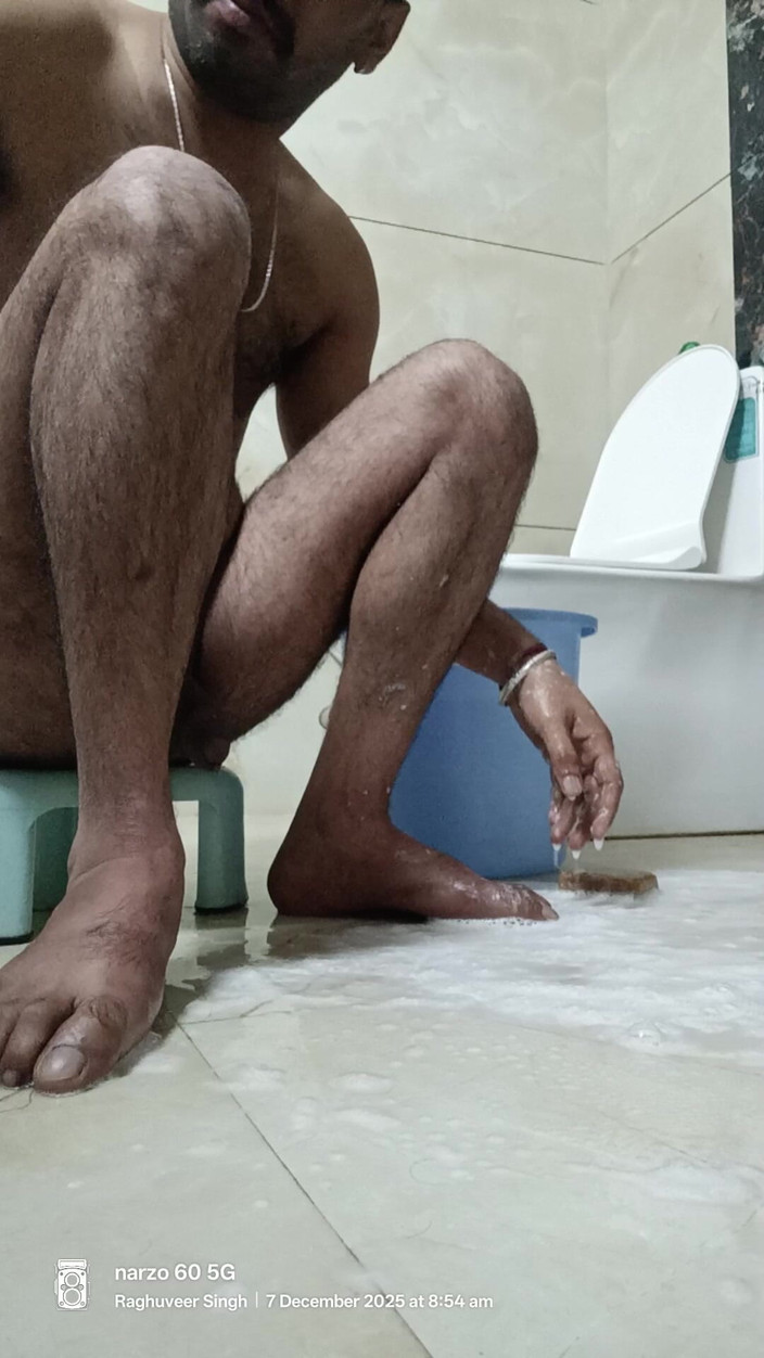 Rajasthani-old-lover: Indischer desi-mann genießt dusche