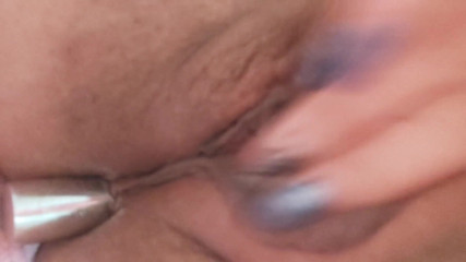 Mommy Inna: Pizda mamei vitrege are un orgasm de la un vibrator