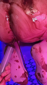 和我的娘娘腔朋友玩巧克力填充 第1部分