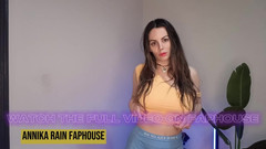 annikarain: Gata gostosa com peitos enormes naturais