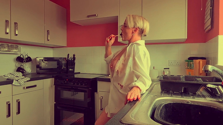 Kylie Britain Adventures: Britain's wet and moist bake off