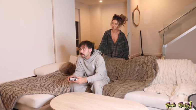 Nasty Sluts Studios: สามคนแนว Kinky กับ Jennifer White และ Ava Amira