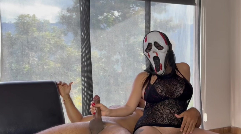 Jenifer Play: สัมผัสหีที่มีขนของฉันและจบลงด้วยการพุ่งน้ําออกมา