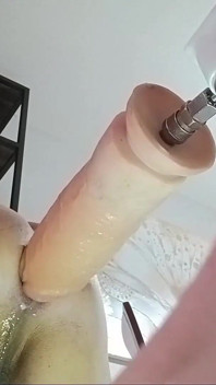 La macchina del sesso distrugge il goloso