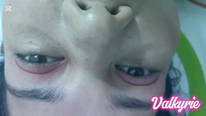 Valkyrieandluigy: Fofa linda garganta profunda chupando