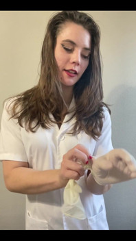 The Nurse Wants to Have Fun When the Doctor Is Running Late