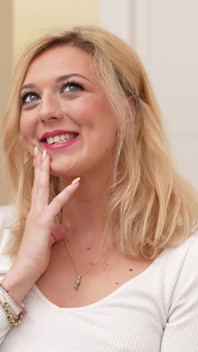 Intervista Alla Studentessa Ceca Bionda Isabella De Laa
