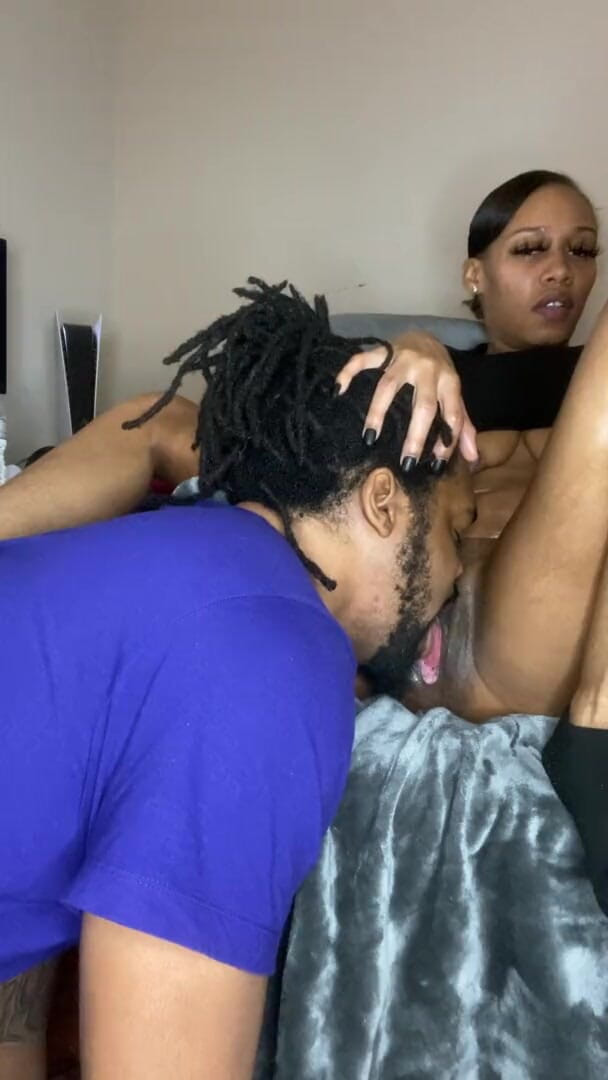 SexLoveRed: Memekku dijilat sama suamiku sampai dia keenakan