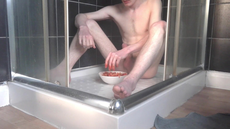 Forest Boi: Twink yerden yemek yiyor