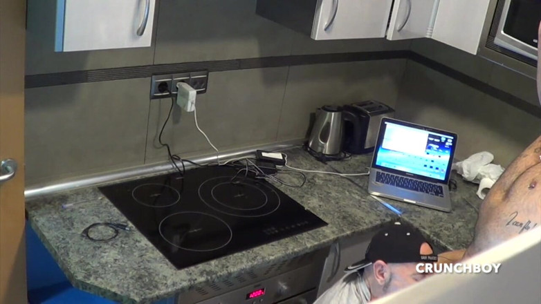 Home web camera: Kamera internetowa w kuchni z Jess używana na surowo przez...